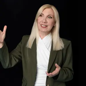 Avra Lyraki