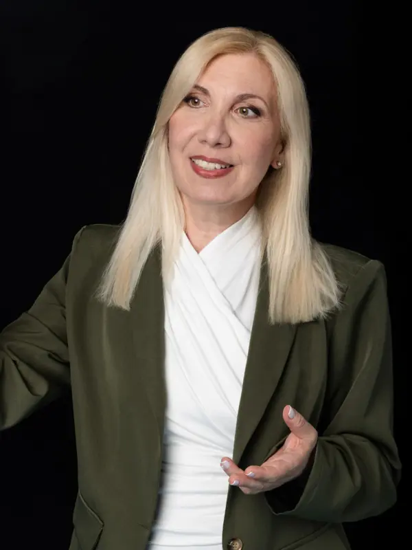 Avra Lyraki