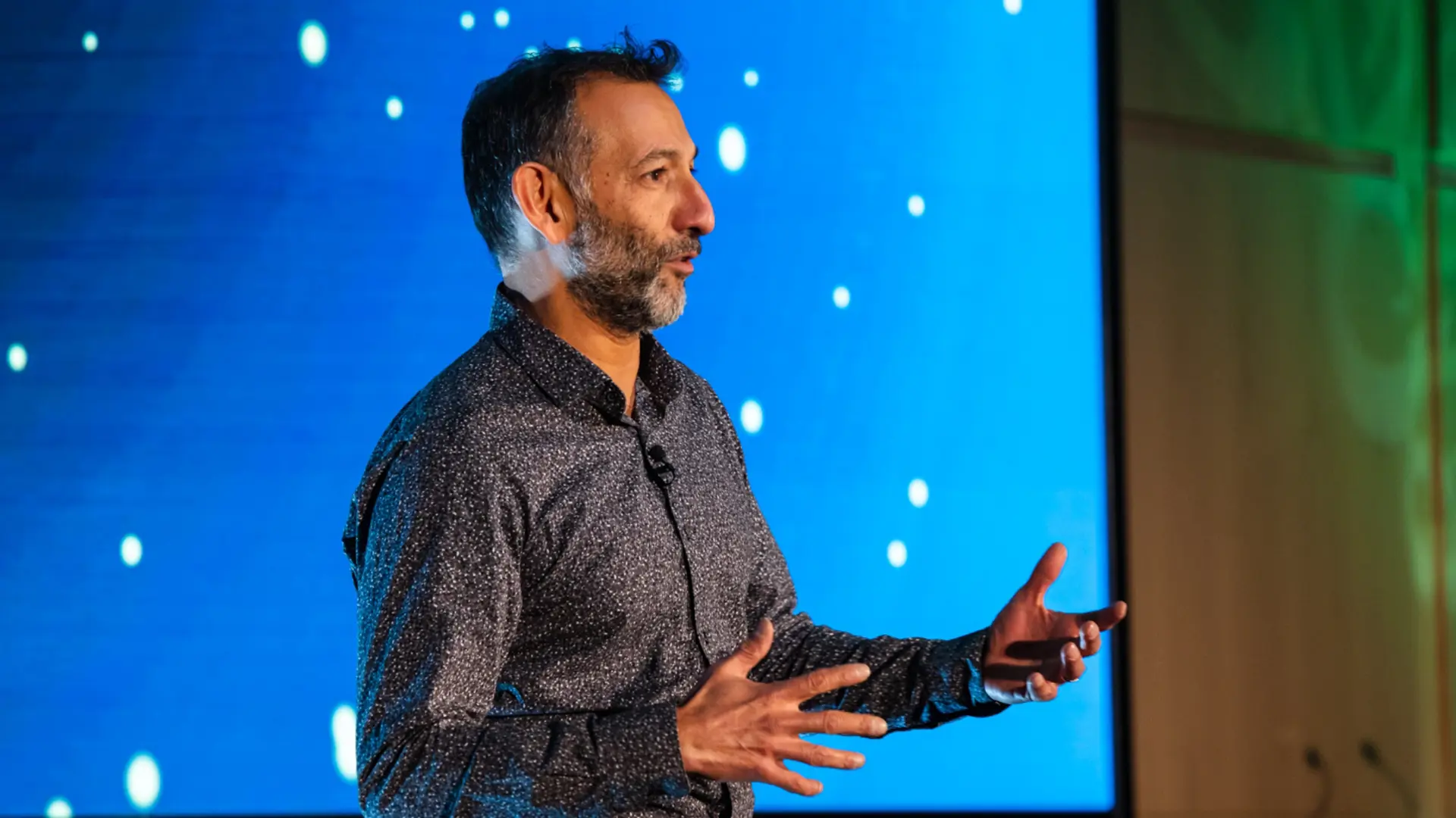 Dhiraj Mukherjee - <p>Shazam co-founder Dhiraj Mukherjee shares powerful insights on leadership, AI and how organizations can adapt and thrive in a rapidly changing world.</p>
