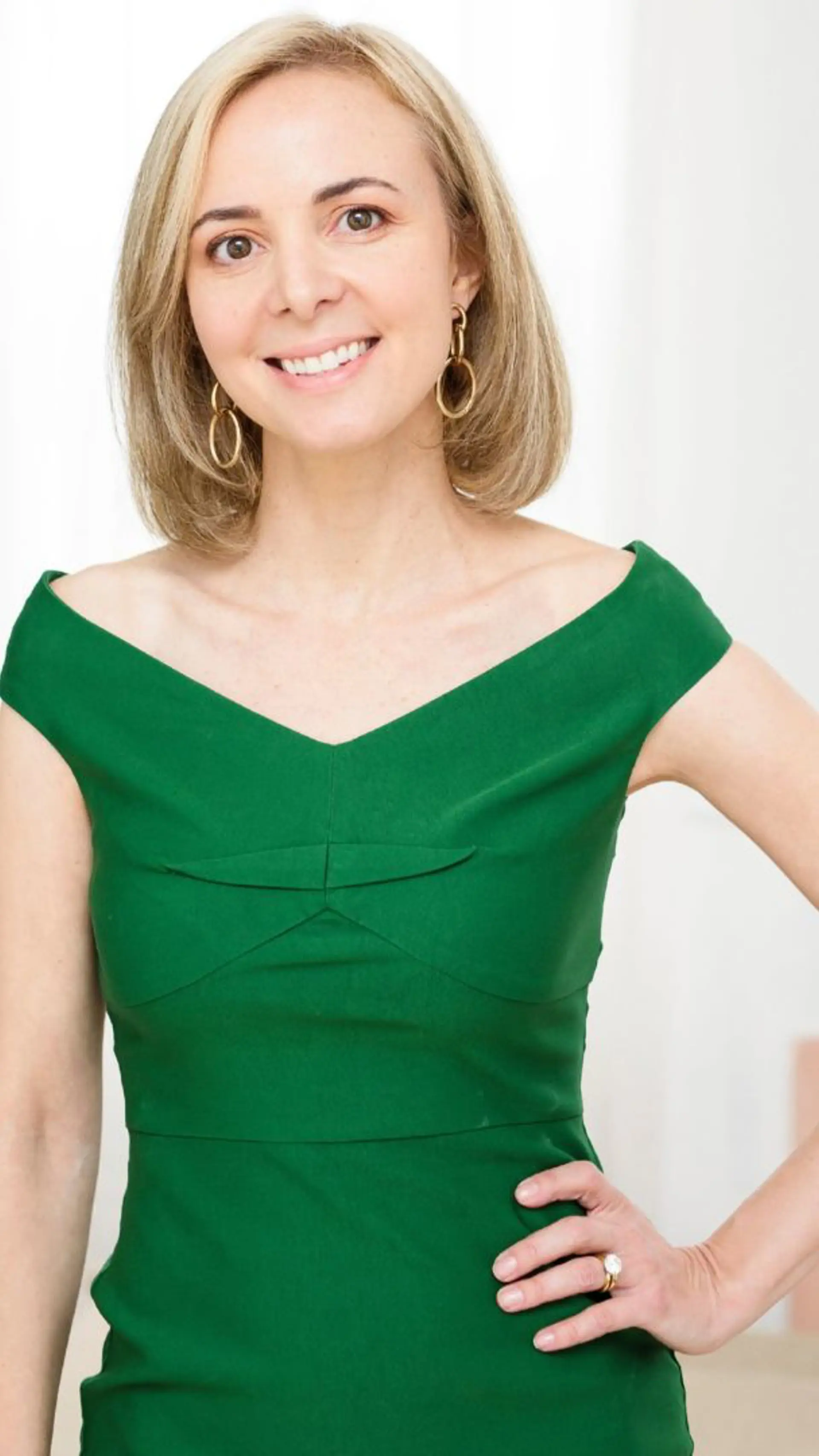 Dr. Chloe Carmichael, PhD - <p data-start="281" data-end="431">Clinical psychologist and bestselling author helping leaders harness anxiety and speak with confidence.</p>