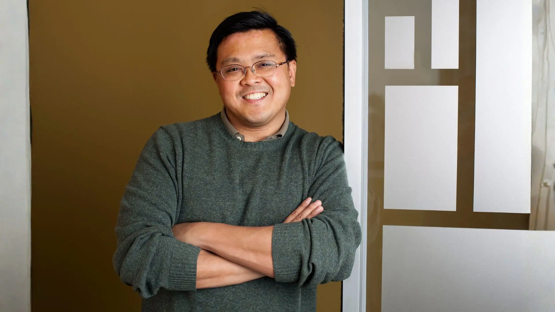 Alex Sion - <p data-start="283" data-end="469">Fintech pioneer and AI strategist shaping the future of financial services through innovation, digital transformation, and bold thinking.</p>