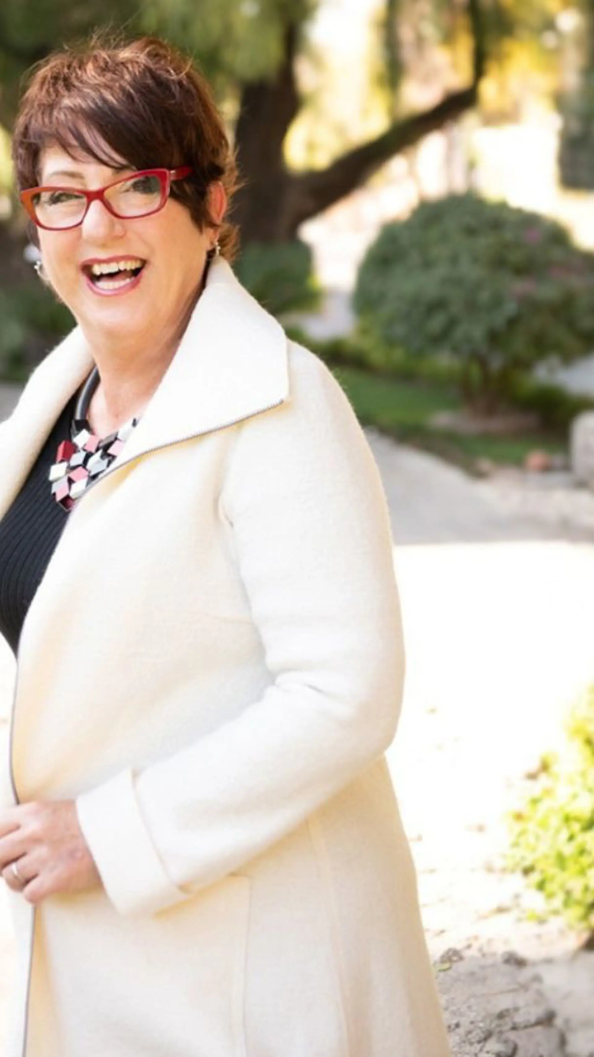 Sandy Asch - <p class="isSelectedEnd">TEDx speaker, bestselling author, and leadership expert helping leaders achieve success without sacrificing wellbeing.</p>