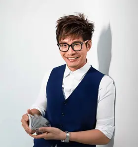 Vinh Giang - Discover the magic of success with Vinh Giang. He empowers businesses to believe in positive change and amplify their strengths.