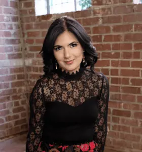 Sucheta Rawal - Founder, writer, author and speaker, Sucheta Rawal inspires meaningful travel incorporating stories from visiting over 120 countries.