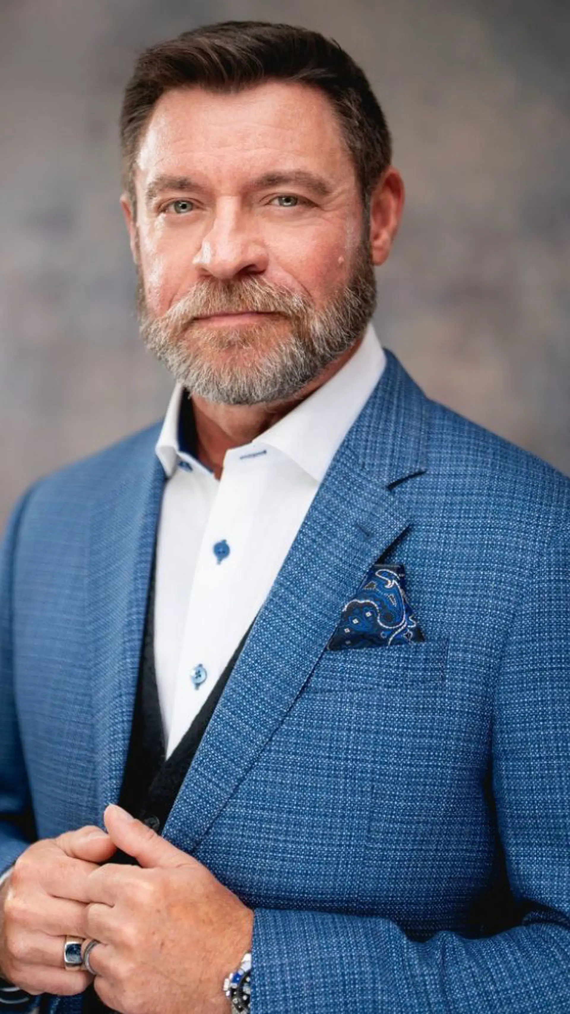 Kevin Brown - <p class="isSelectedEnd">Kevin Brown inspires people to embrace The HERO Effect®, elevate their performance and make a meaningful difference at work and in life.</p>