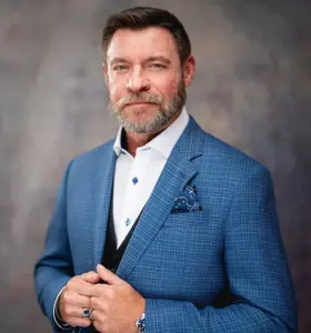 Kevin Brown - Kevin Brown inspires people to embrace The HERO Effect®, elevate their performance and make a meaningful difference at work and in life.