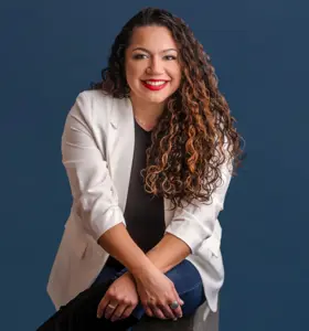 Leia Baez - Leia Baez delivers raw, uplifting keynotes that help people break patterns, build confidence, and lead with purpose.
