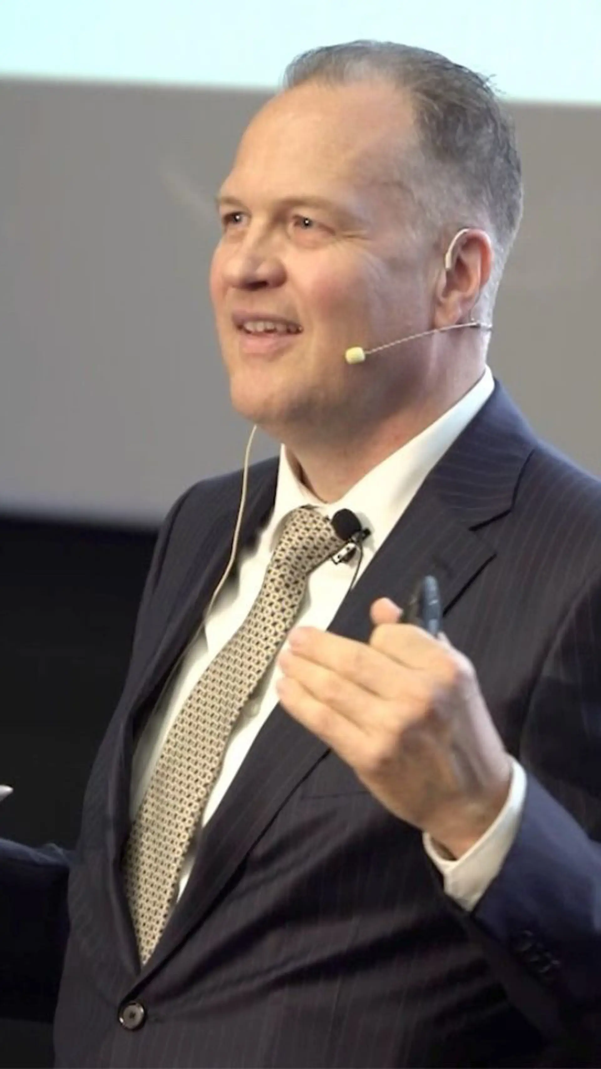 Paul Vuolle - <p data-start="294" data-end="440">Global executive and straight-talking keynote speaker on strategy, growth and change leadership.</p>