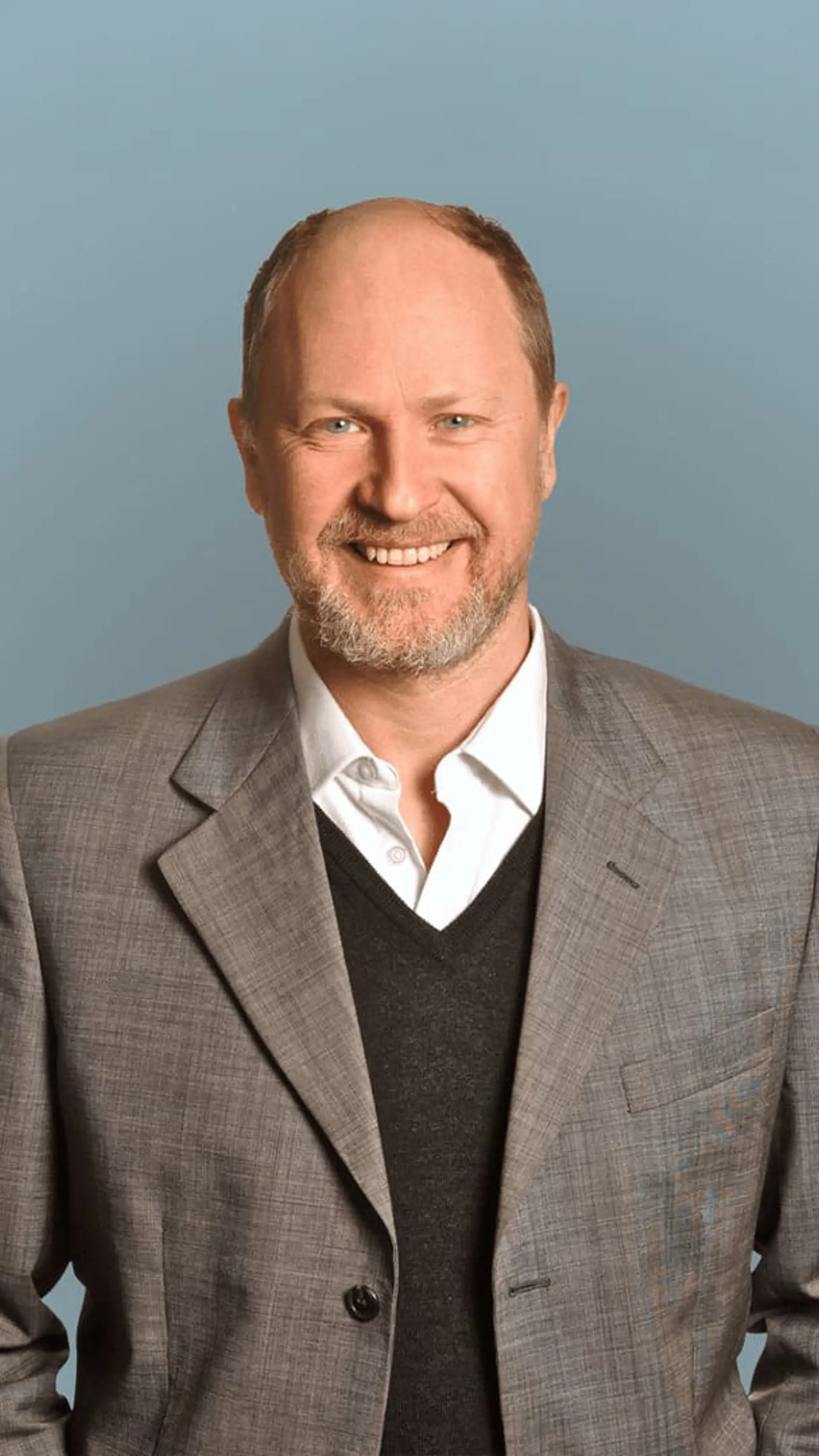 Gavin Pretor-Pinney - Gavin offers keynotes about the science behind cloud formations. As a scientist, he leverages his experience to introduce audiences to cloudspotting activities and educate listeners about the types of clouds in the sky.
