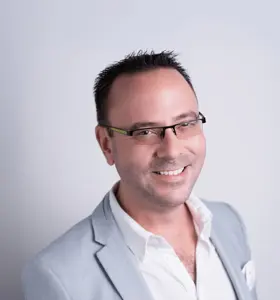 Samuel Scott - Modern marketing and media expert. Former journalist, newspaper editor and director of marketing and communication