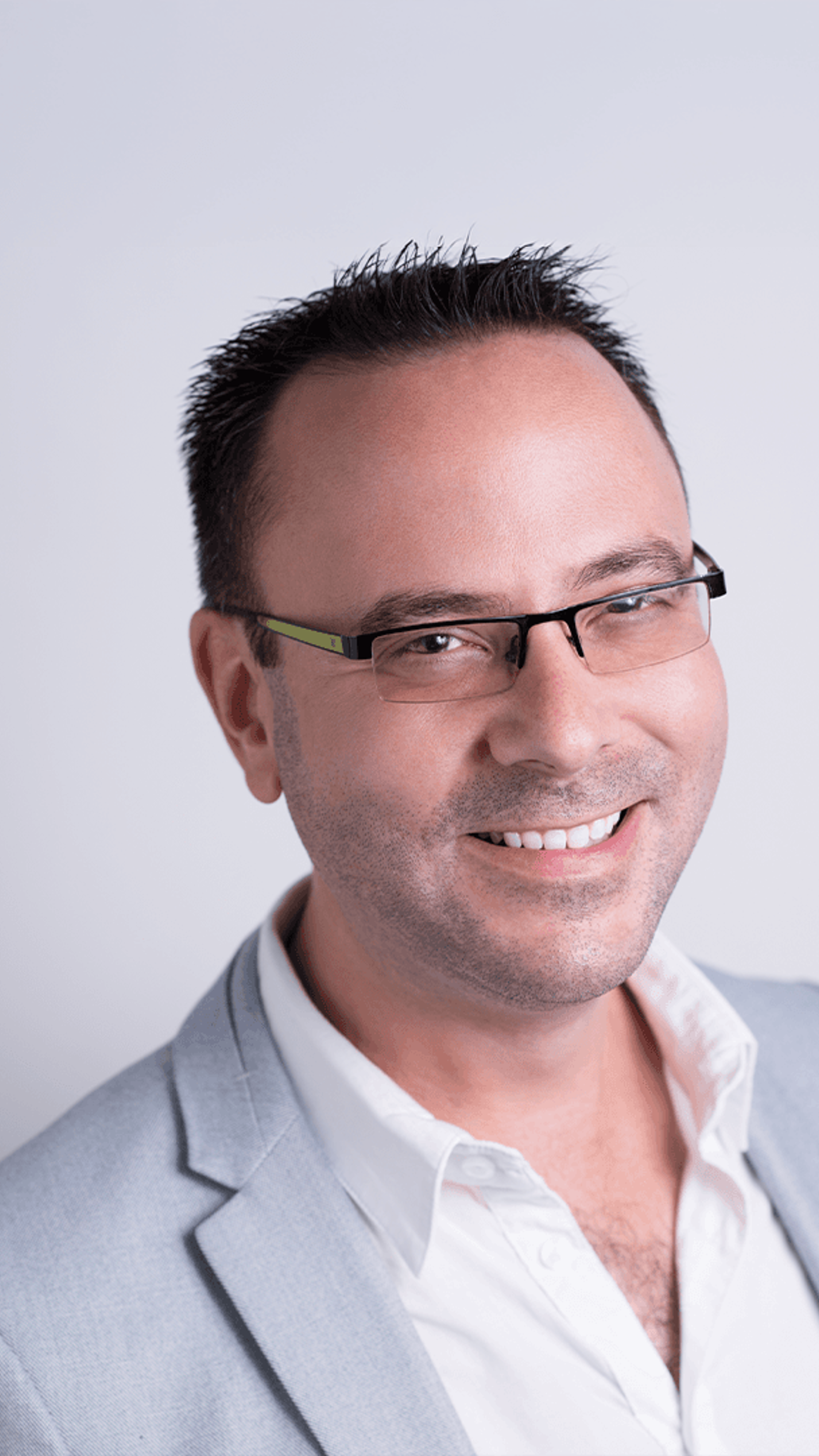 Samuel Scott - Modern marketing and media expert. Former journalist, newspaper editor and director of marketing and communication