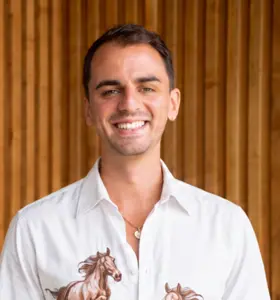 Dan Bennett - Dan Bennett turns behavioural science into practical ideas that help organisations change behaviour, drive adoption and solve complex challenges.