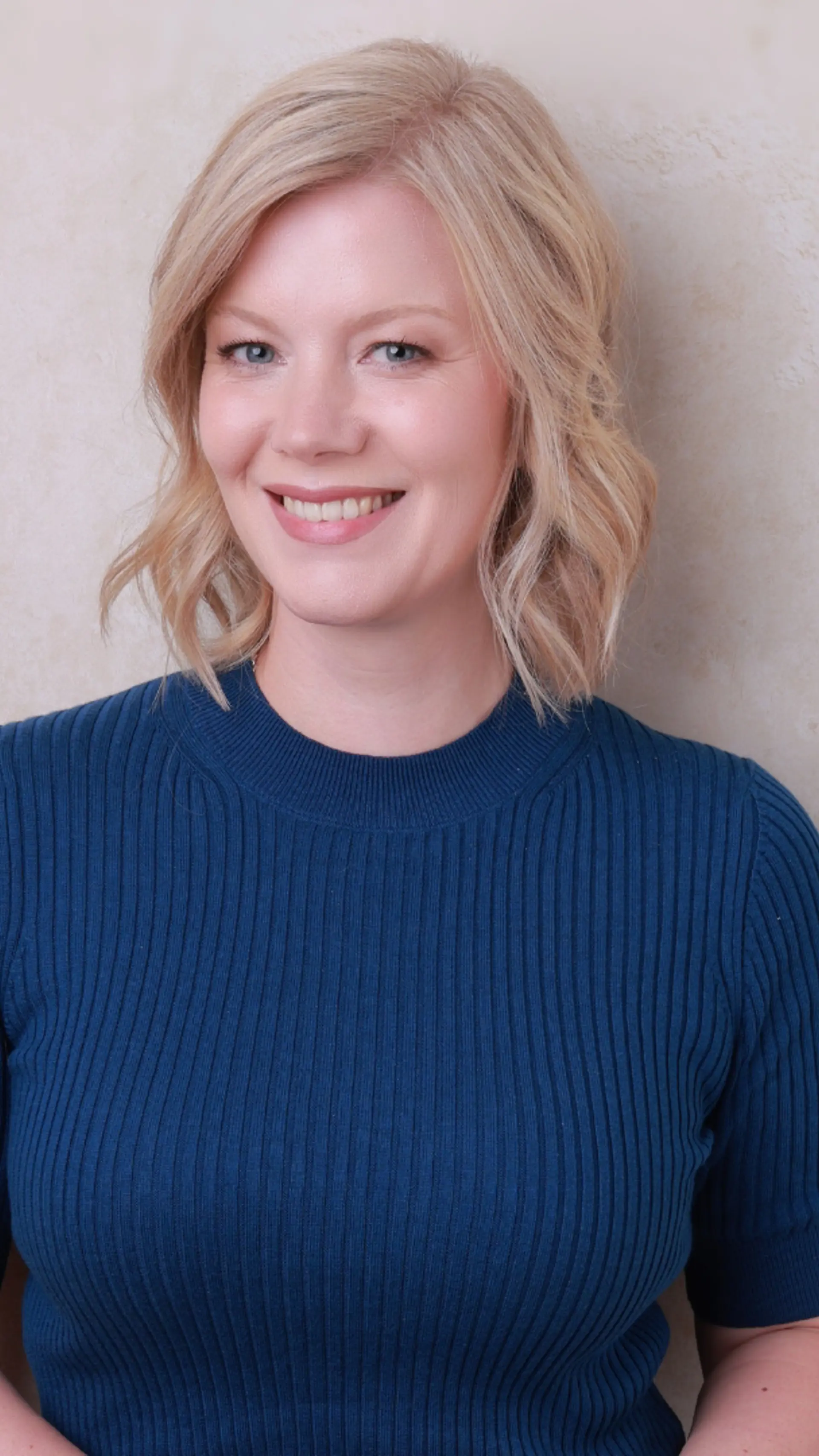 Petra Velzeboer - <p data-start="288" data-end="467">Cult survivor turned digital wellbeing expert helping leaders build resilient, high-performing teams in a world of constant change.</p>