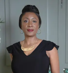 Ayesha Ibrahim - Award-winning entrepreneur and keynote speaker on ethical business, sustainability, and global trade with China.