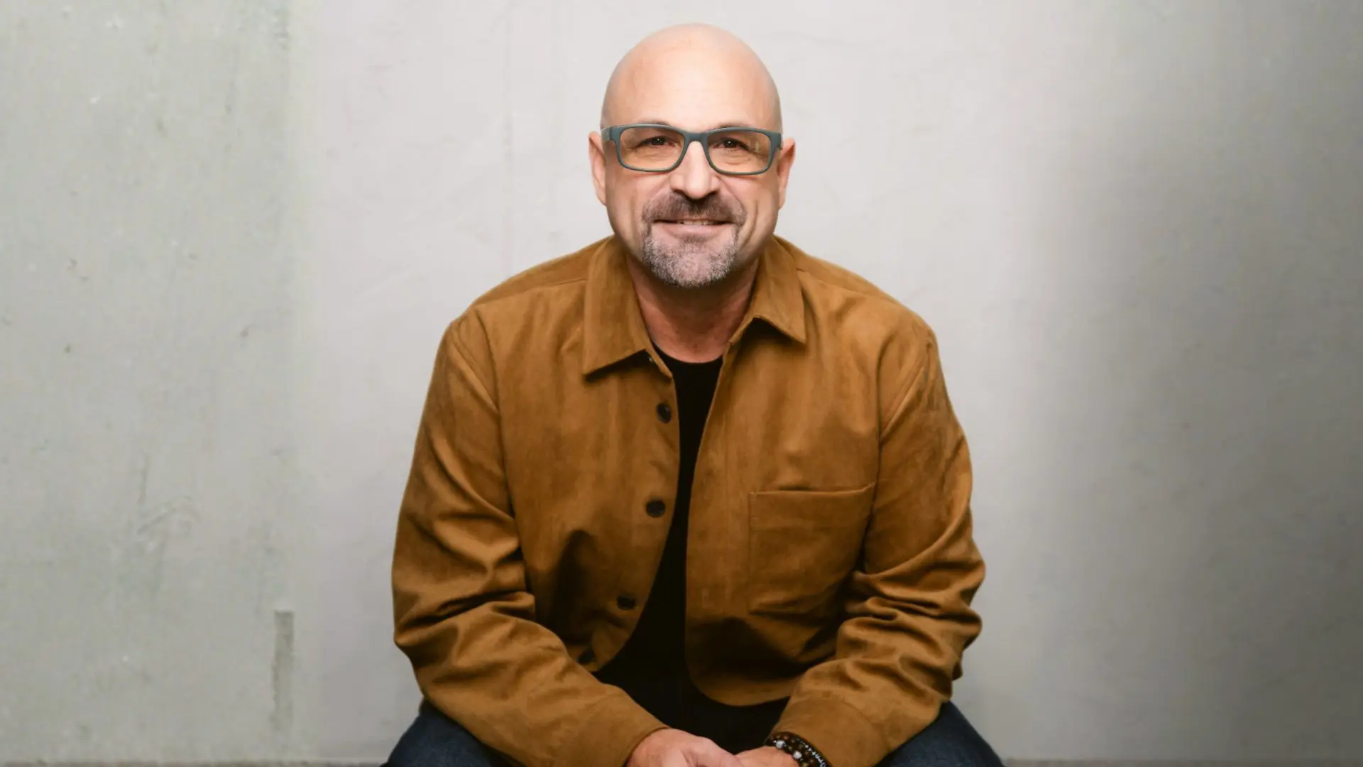 Bryan Kramer - <p data-start="285" data-end="461">Bryan Kramer helps leaders and organizations succeed by putting humans back at the center of business through his H2H philosophy.</p>