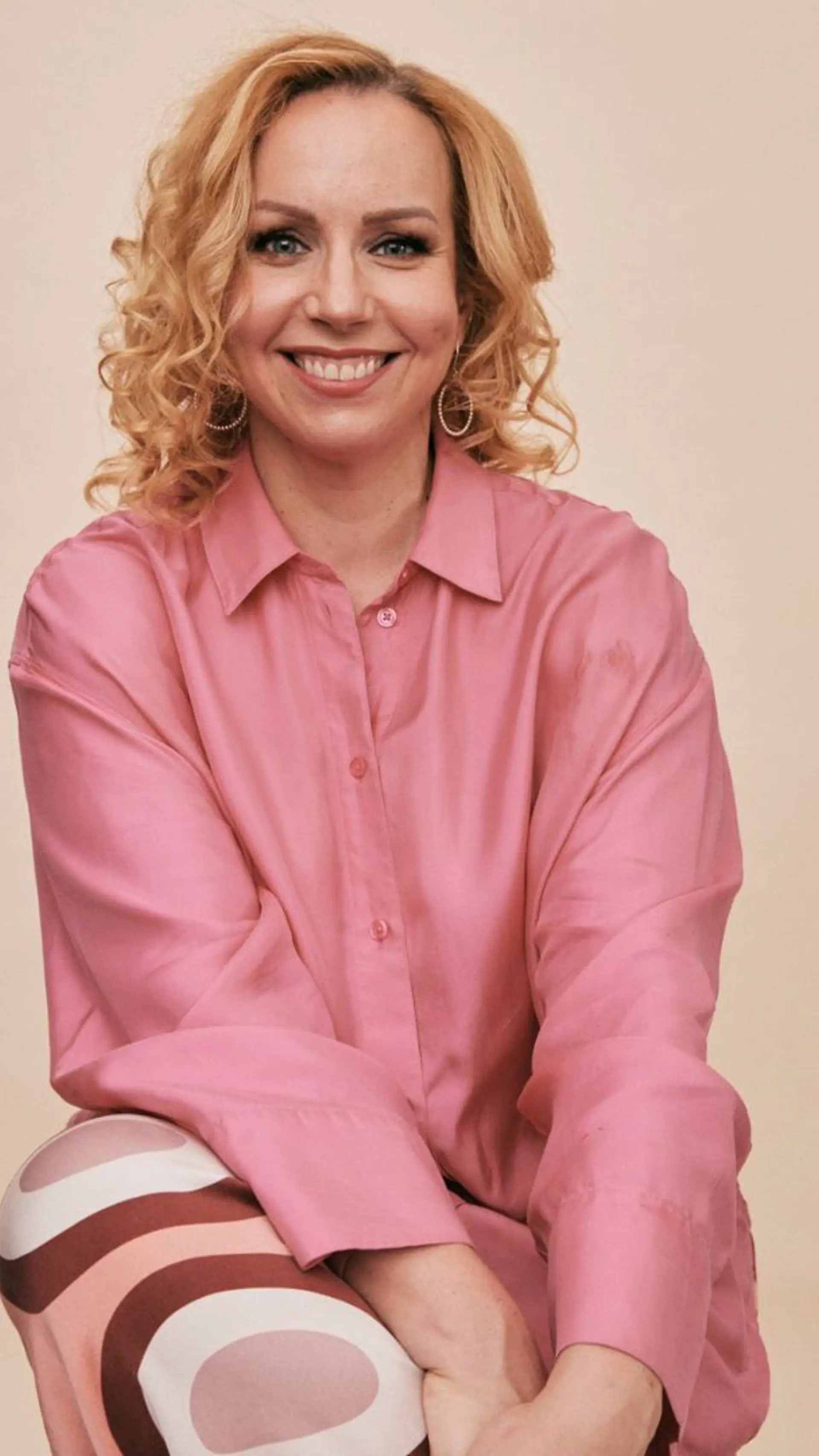 Kaisa Vuorinen - <p data-start="263" data-end="403">Inspiring keynotes on positive psychology, character strengths, and sustainable well-being.</p>