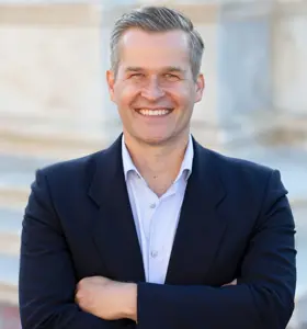 James Beck - James Beck helps organizations transform culture through neuroscience, service-driven connection, and meaningful relationship-building.