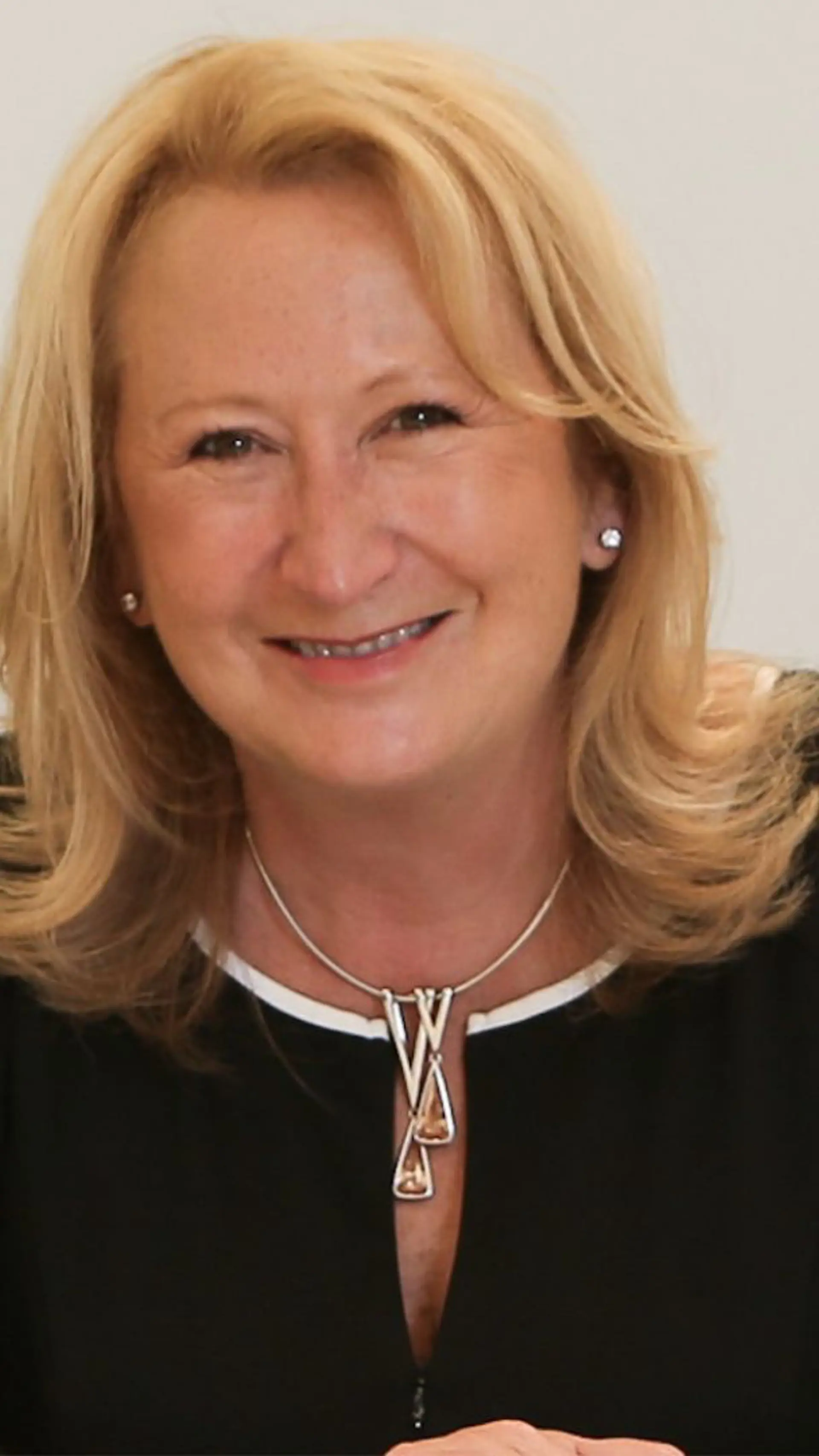 Lesley Everett