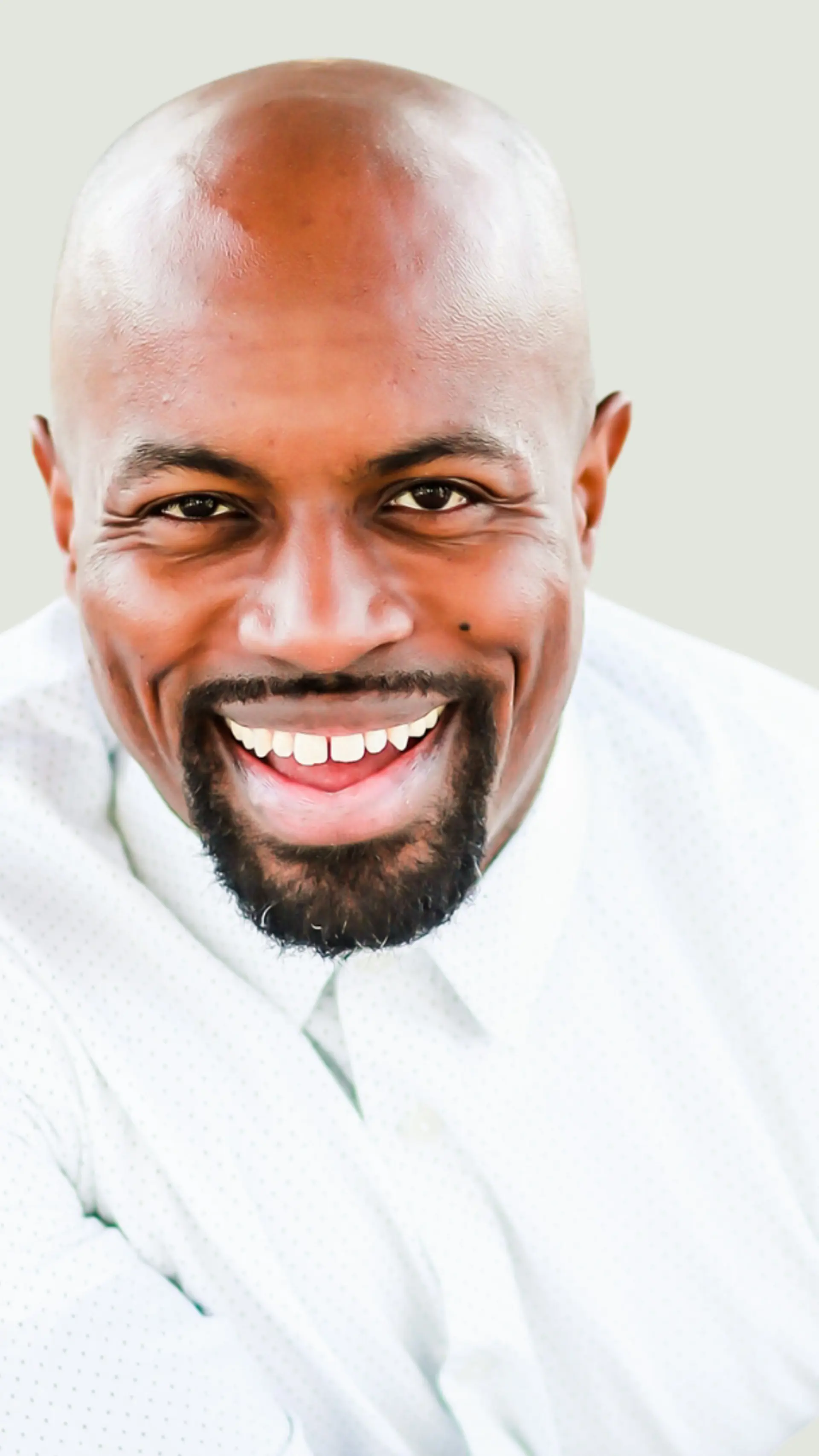 Justin Jones-Fosu - <p>Justin Jones-Fosu is an award-winning keynote speaker helping people create greater meaning, stronger leadership and thriving workplace cultures.</p>