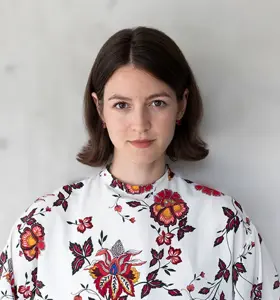 Dr. Julia Ebner