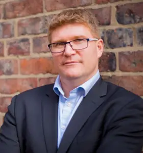 Simon Hartley - Simon Hartley helps leaders and teams unlock world-class performance through elite psychology, practical insight and powerful stories.