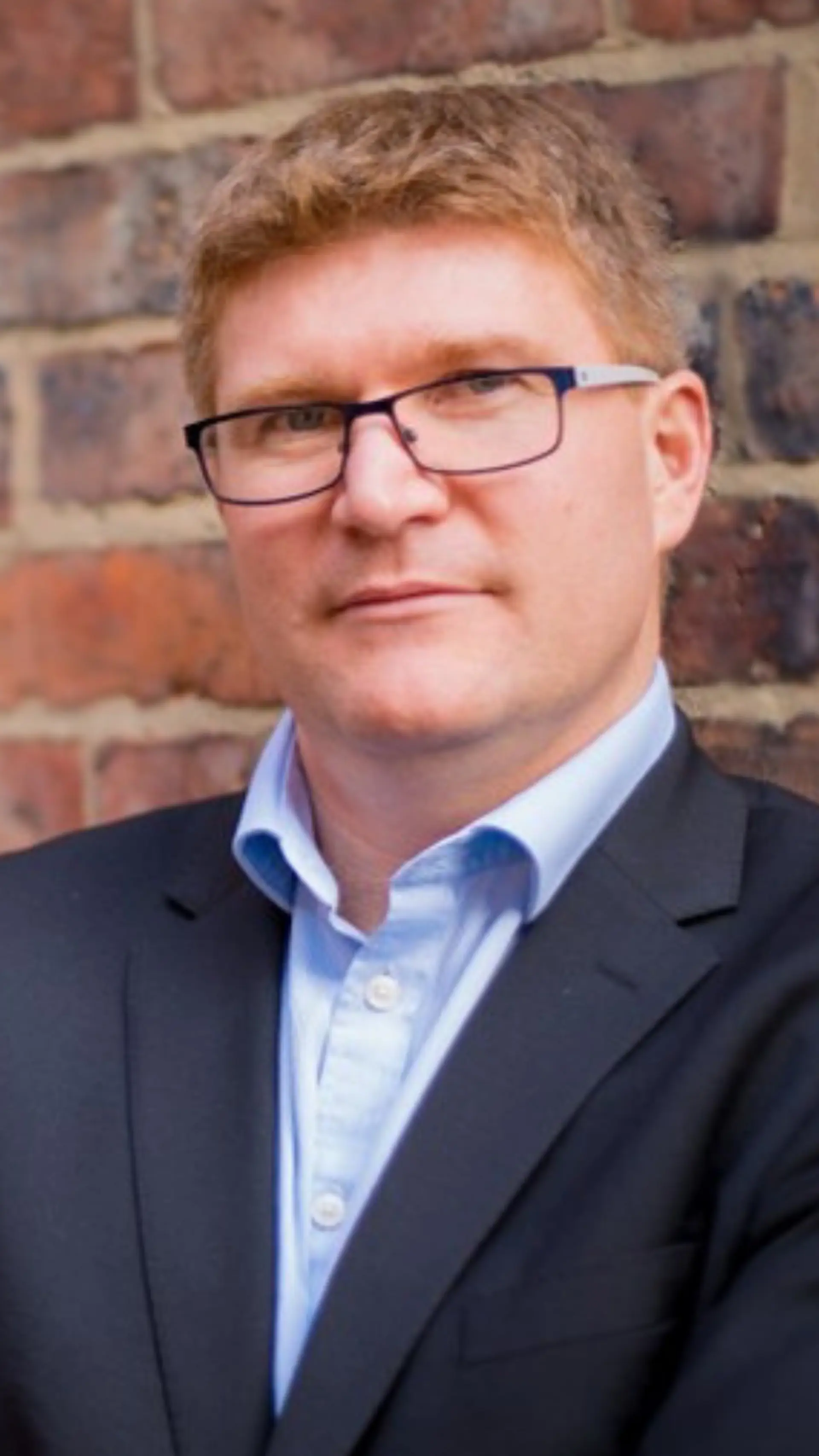 Simon Hartley - <p>Simon Hartley helps leaders and teams unlock world-class performance through elite psychology, practical insight and powerful stories.</p>
