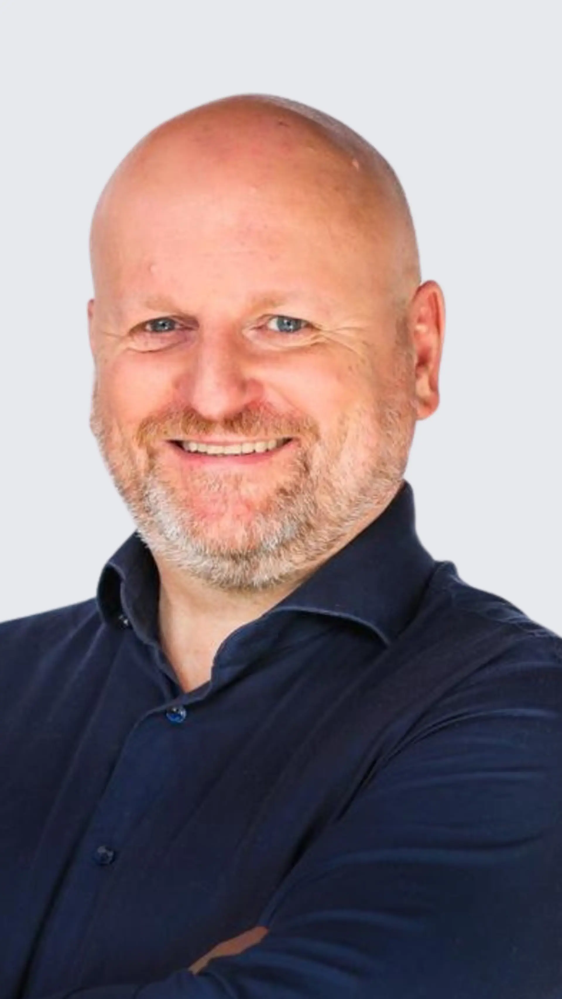 Elliott Limb - <p>AI entrepreneur, bestselling author, and VC fund manager sharing real-world insights on scaling innovation and navigating the AI era.</p>