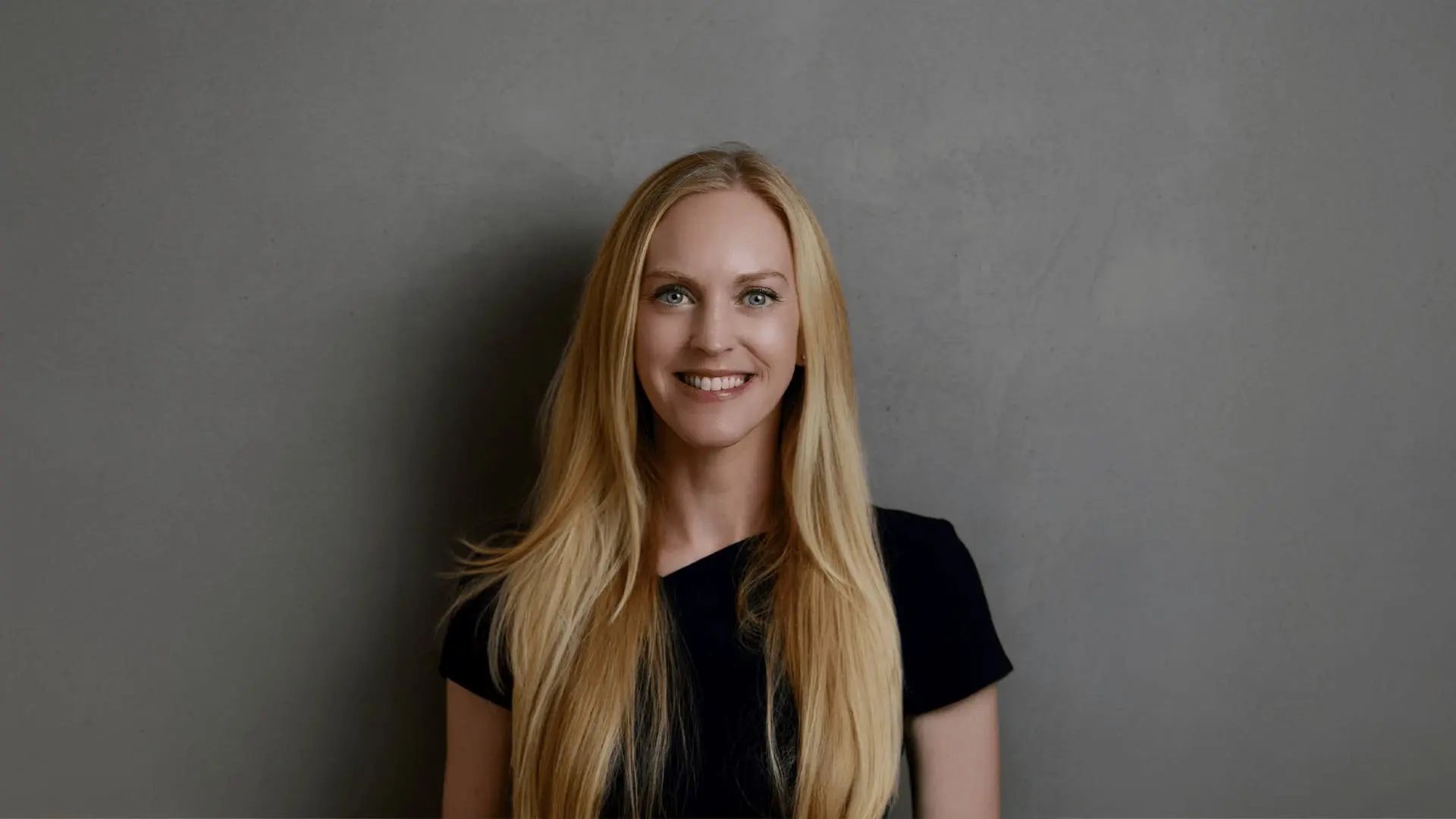 Christina Mackay-Nowell - <p data-pm-slice="1 1 []">Christina Mackay-Nowell helps leaders tackle the human side of performance, from negotiation and engagement to AI-driven change.</p>