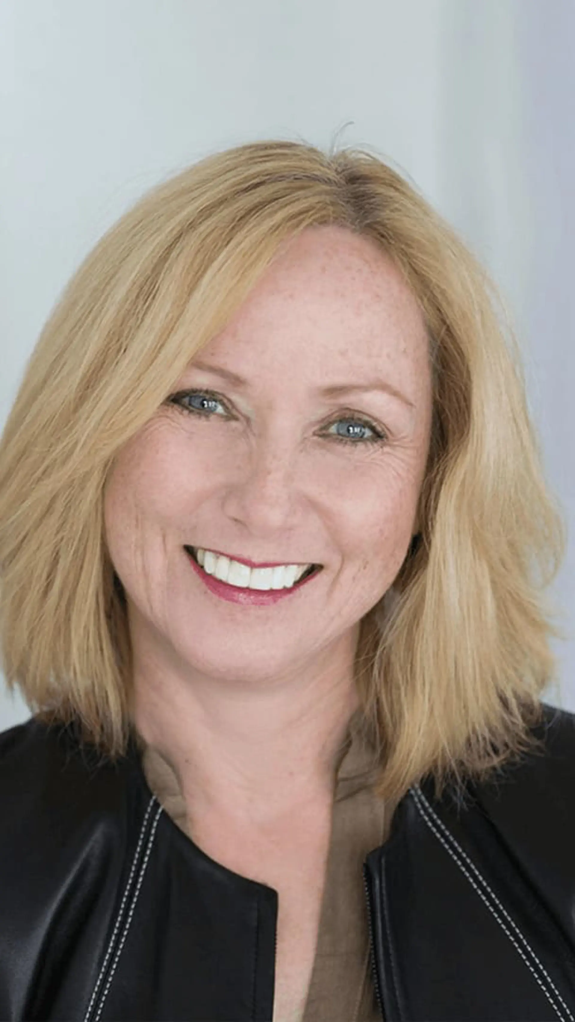 Robin Joy Meyers - Author and fear strategist empowering women to self-improvement by claiming their voice and changing their mindsets