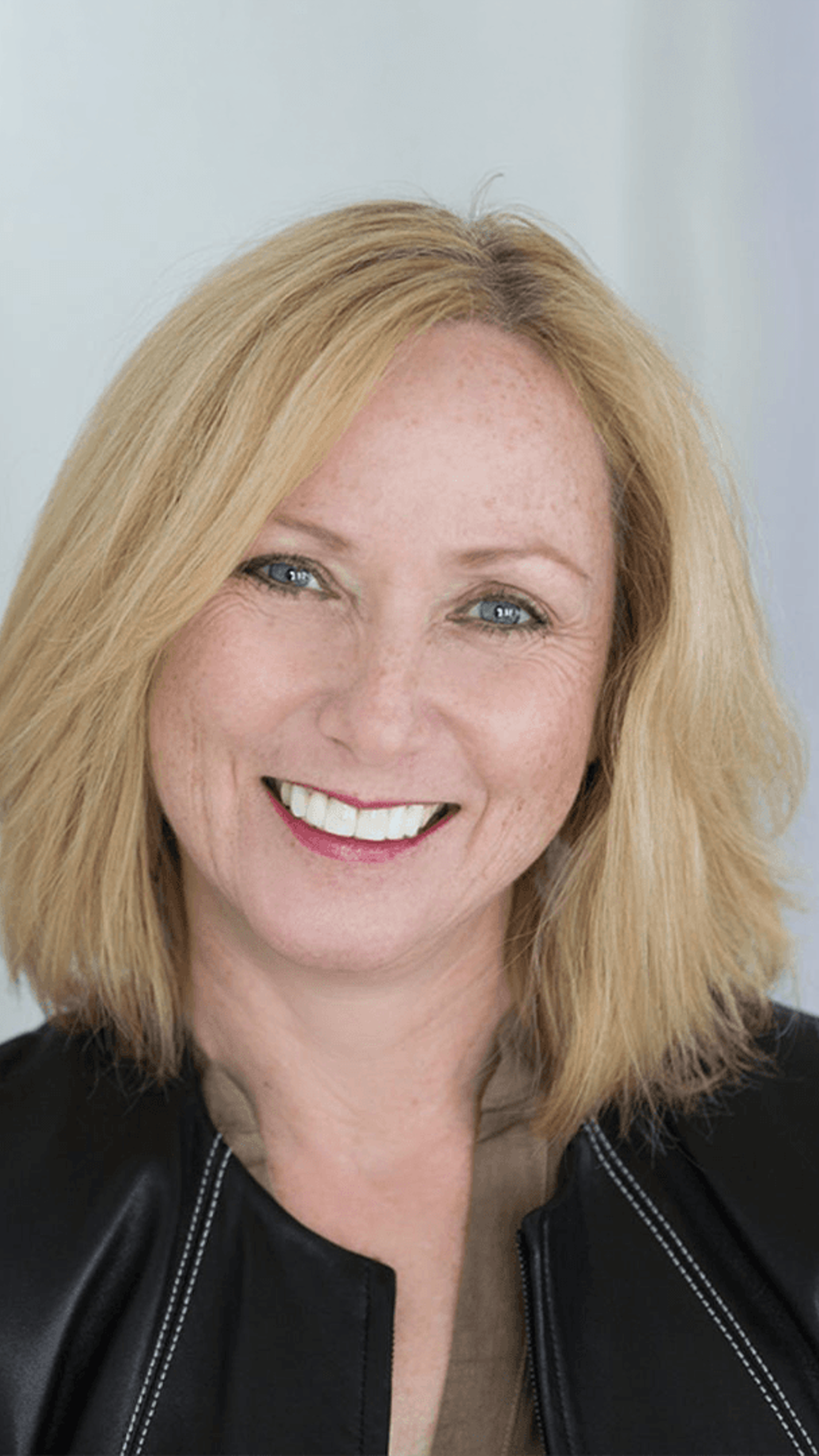 Robin Joy Meyers - Author and fear strategist empowering women to self-improvement by claiming their voice and changing their mindsets