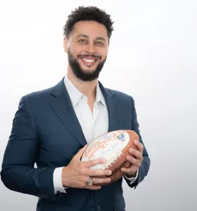 David Holloway - David Holloway helps leaders create clarity and alignment so teams execute at a higher level, even under pressure.