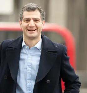 Faris Aranki - Strategic change expert helping leaders turn focus into results.