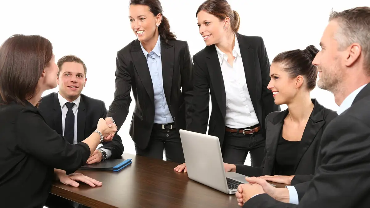 Name tags or not – Why it is a good idea to know each other’s names