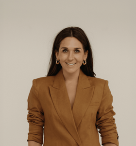 Courtney Thomas - Navigate challenges with mindfulness. Courtney Thomas, a wellness influencer, offers tools for empowered decision-making.