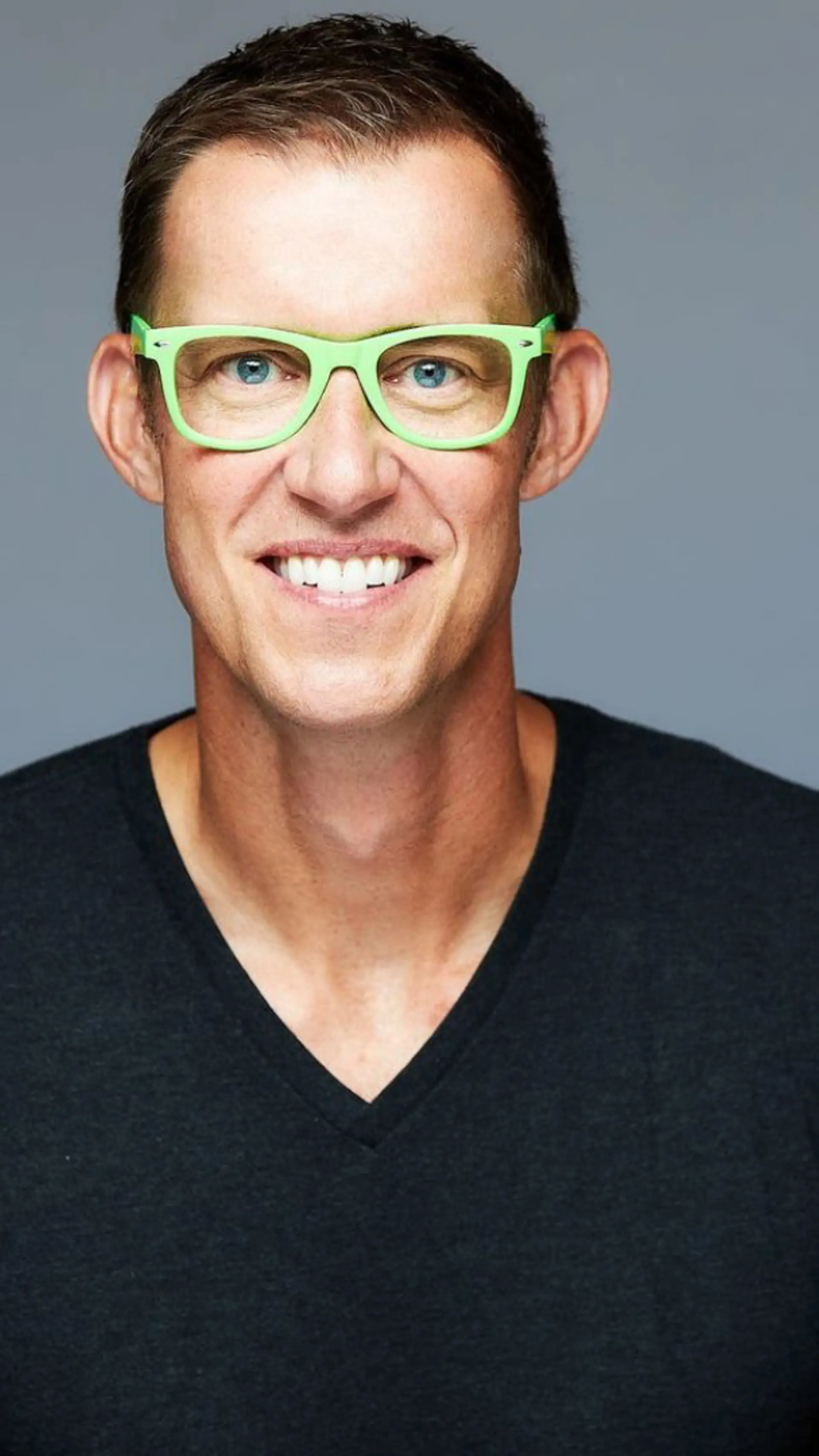 Erik Qualman - <p data-start="284" data-end="467">Erik Qualman inspires leaders to turn AI-driven change into opportunity with high-energy keynotes that spark action and lasting impact.</p>