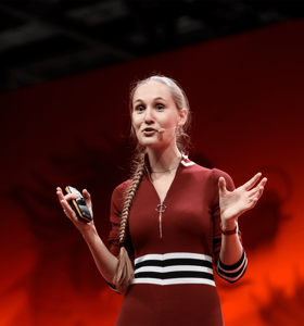 Ashley Dudarenok - A leading expert on China, the world’s most competitive digital business market, who delievers high impact, action oriented content for global businesses.