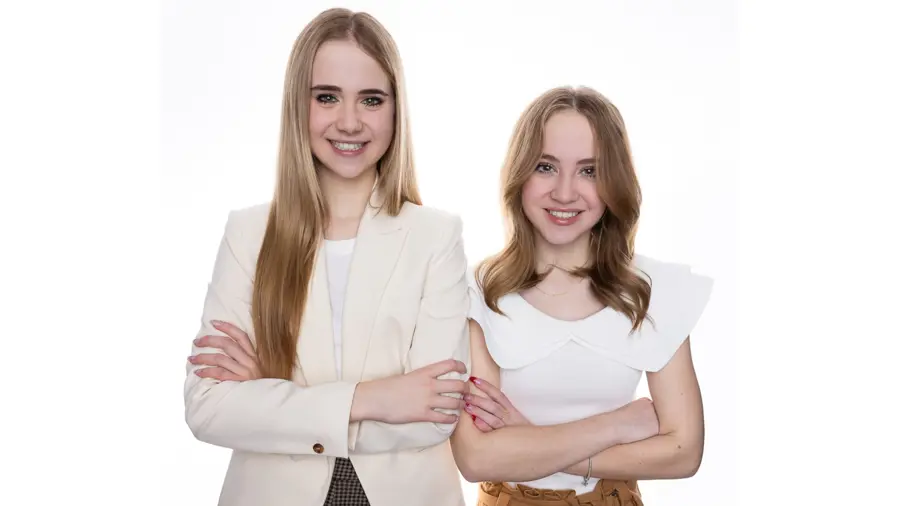 Mercedes & Anastasia Korngut
