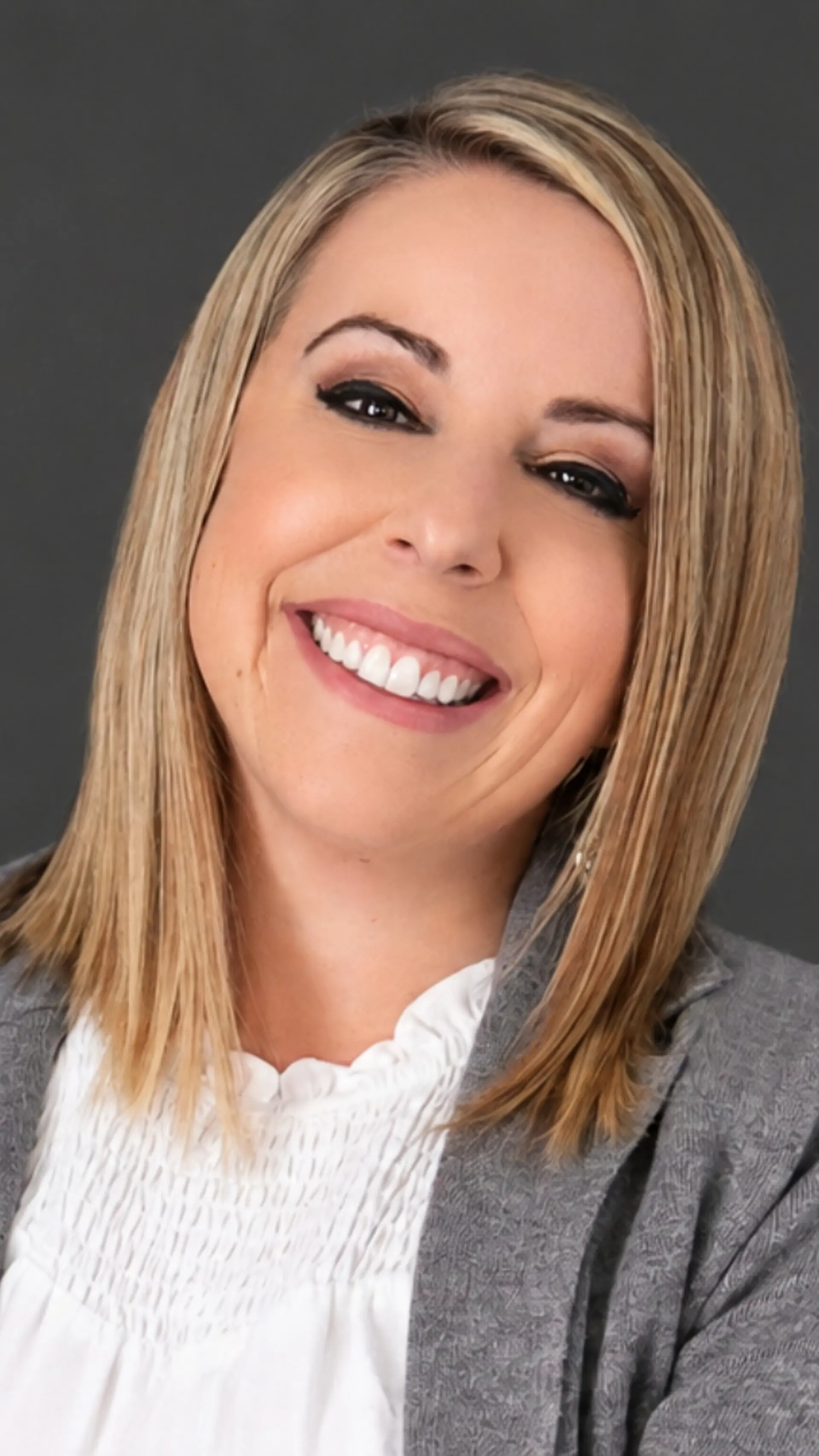 Michelle Denogean - <p data-pm-slice="1 1 []">Michelle Denogean is a startup growth expert, CMO and author with 20+ years of experience helping ambitious companies scale sustainably.</p>