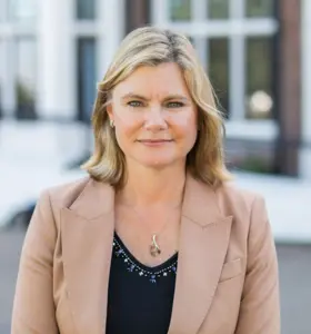 Justine Greening - Former UK Cabinet Minister and influential keynote speaker on social mobility, leadership, economics and geopolitics.