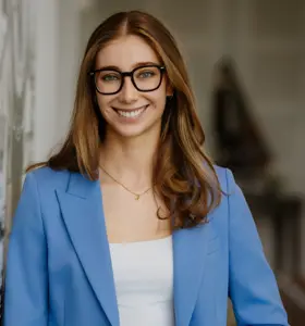 Katherine Moloney - Aviation speaker, licensed pilot and Founder of Elevate(her) Aviation, shaping the future workforce through leadership, inclusion and access.