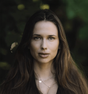Alisée de Tonnac - Alisee de Tonnac is a globally renowned entrepreneur and co-founder of Seedstars, a community of change makers across 94 countries. 
