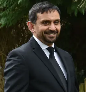 Pasha Munro - Former Royal Marine Commando and UK Special Forces operator sharing hard-earned lessons on resilience, leadership and performing when it matters most.