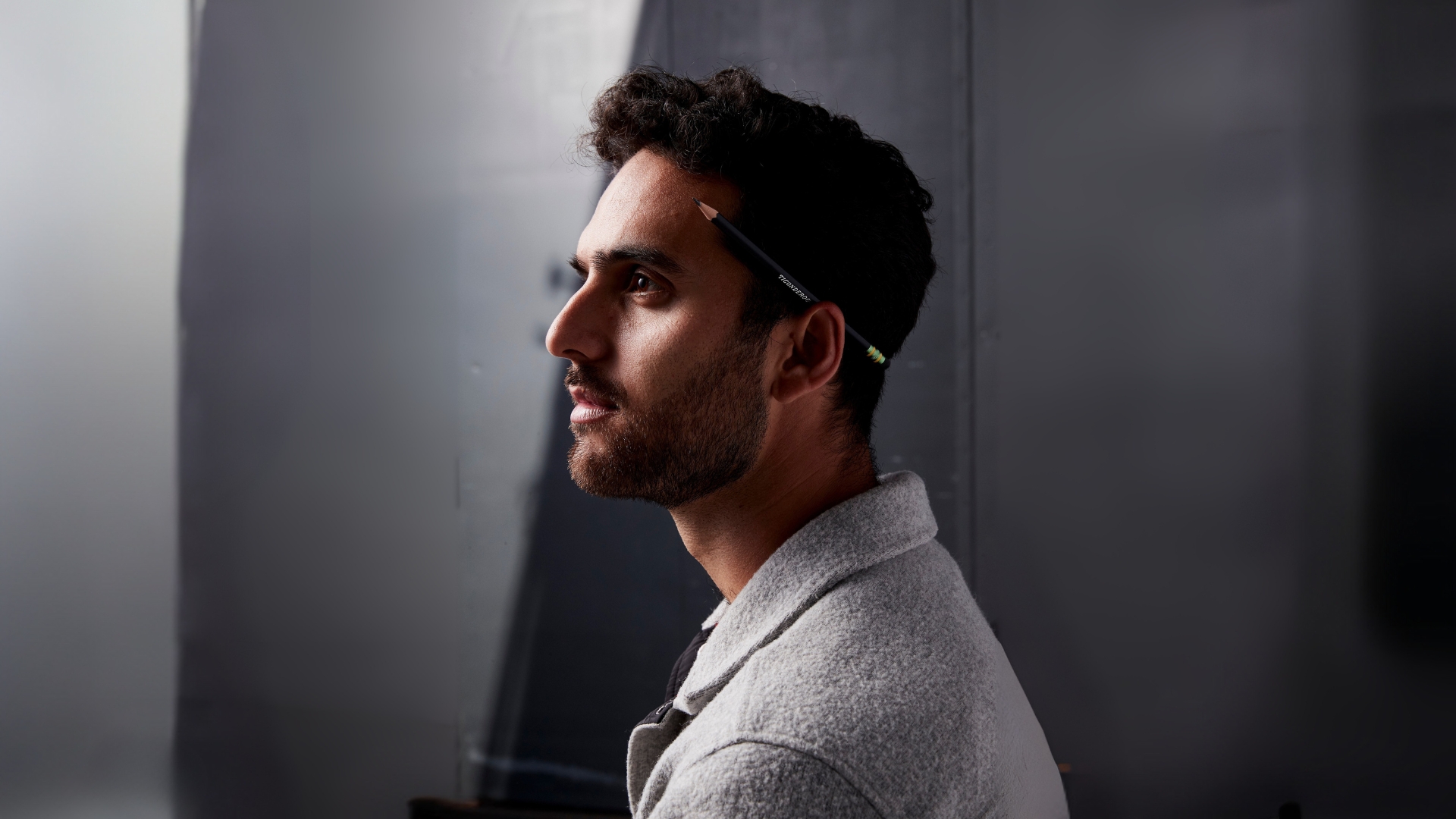 Simone Stolzoff - <p>Workplace expert Simone Stolzoff helps organizations humanize work, drawing insights from IDEO, Stanford, and his bestselling book The Good Enough Job.</p>