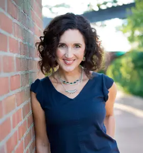 Dr. Alexandra Solomon