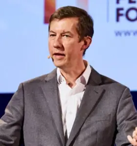 Philippe Dewost - High-tech executive, bestselling author, and investor bridging startups, large corporates, higher education and public policy.