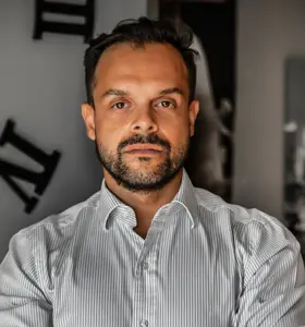 Apostolos Koumarinos - Founder of theSPEAKERS, podcast host, communication expert, and public speaking coach.