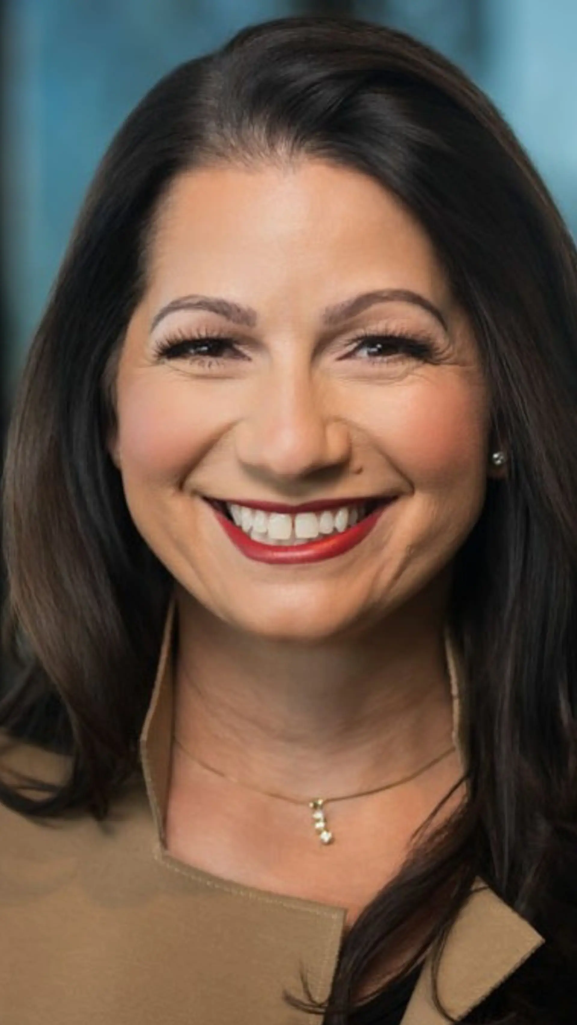 Allison Shapira - <p>Allison Shapira helps leaders communicate with authenticity, build trust and strengthen their influence in an AI-driven world.</p>