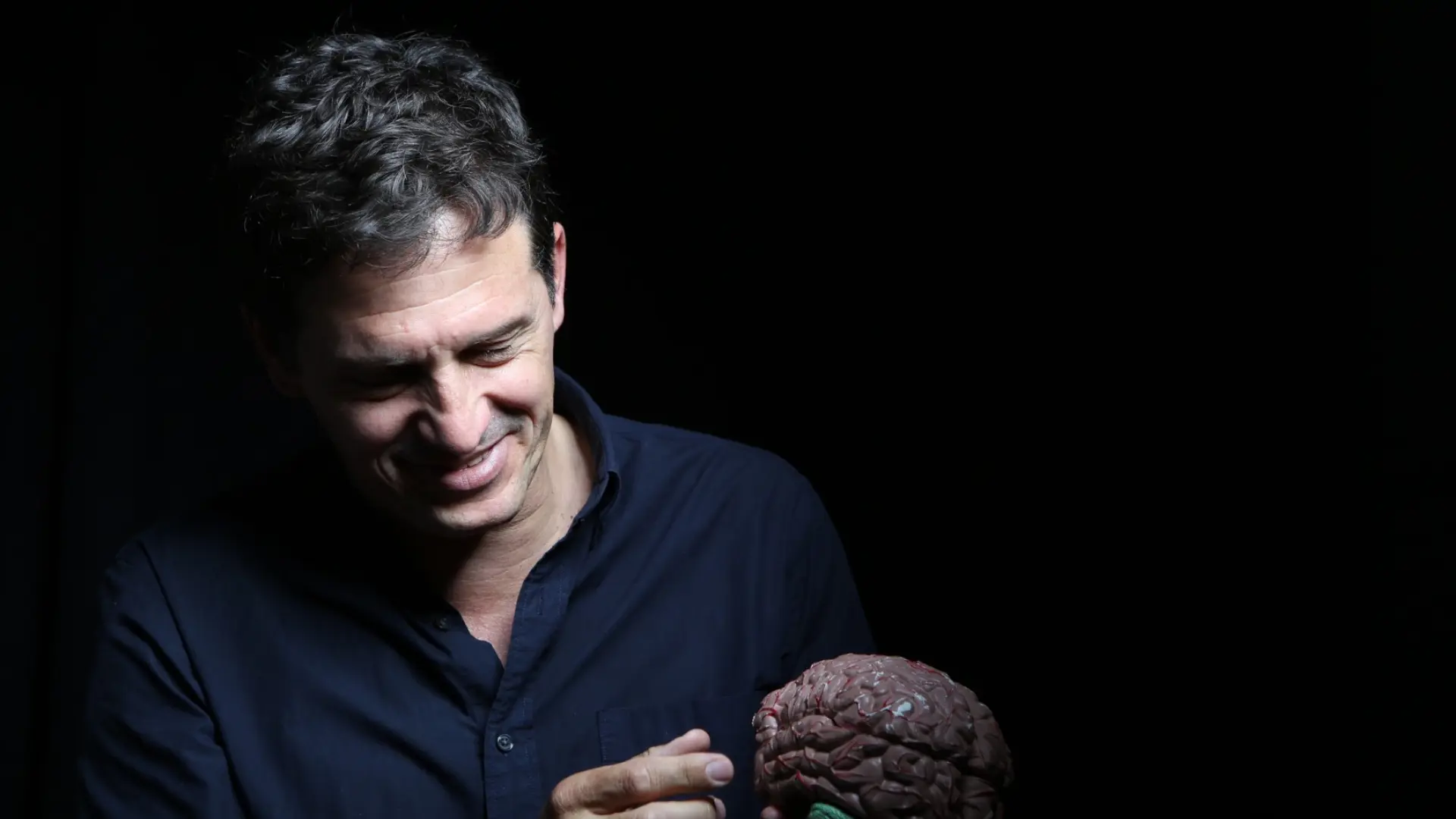 Etienne van der Walt - <p>Discover how neuroscience and living systems thinking transform leadership, resilience, and sustainable organisational performance.</p>