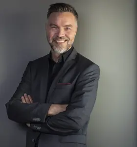 Antoni Lacinai - Antoni Lacinai helps leaders turn communication into clarity, engagement, and real results through practical, human-centered leadership insights.