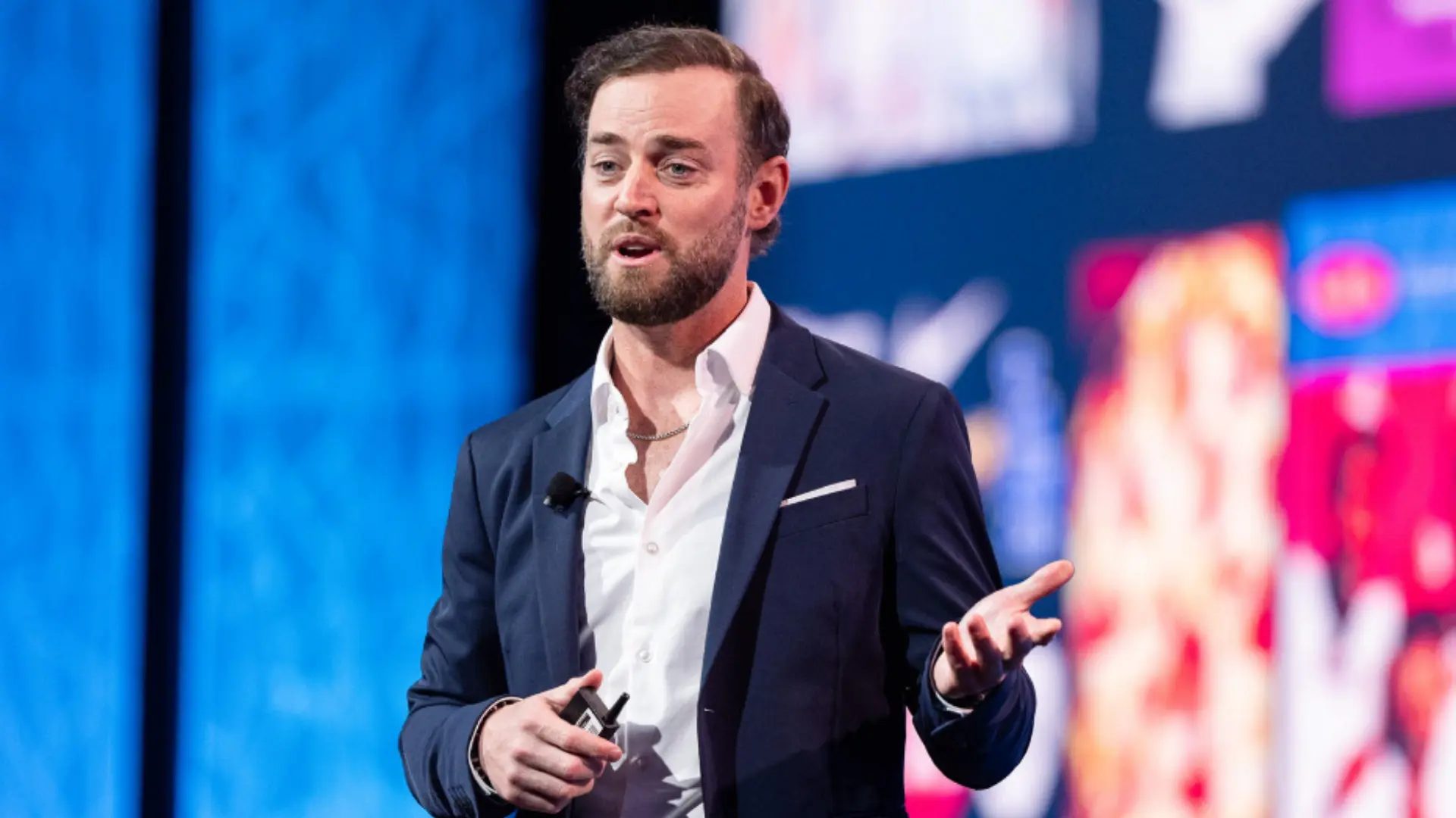 Collin Henderson - <p>Collin Henderson helps leaders, sales teams and athletes unlock the mindset behind lasting high performance.</p>